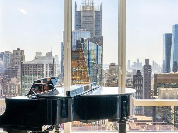 247 West 46th Street 4202, New York NY 10036