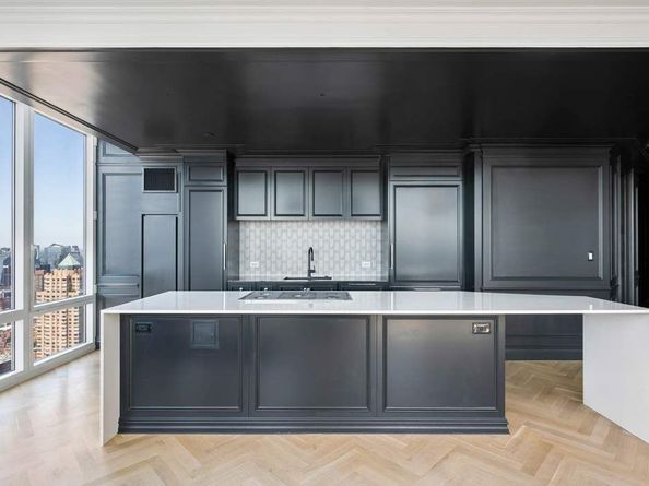 247 West 46th Street 4202, New York NY 10036