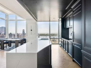 247 West 46th Street 4202, New York NY 10036