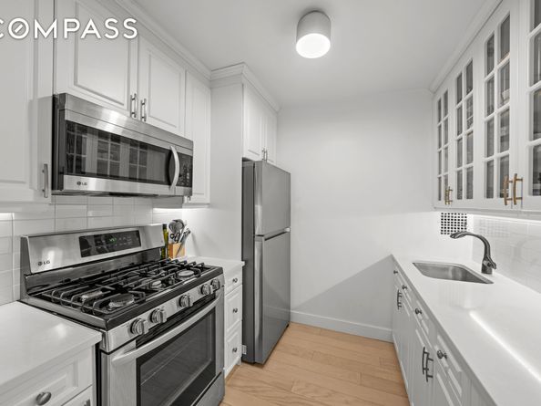 651 Vanderbilt Street R2, Brooklyn NY 11218