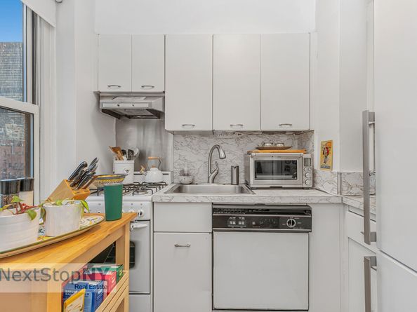 400 East 52nd Street 6H, New York NY 10022