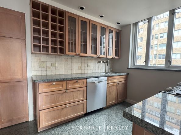 169 East 69th Street 11C, New York NY 10021