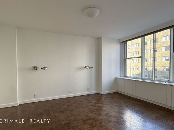 169 East 69th Street 11C, New York NY 10021