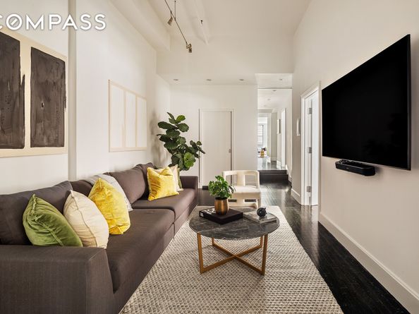 142 5th Avenue 2, New York NY 10011