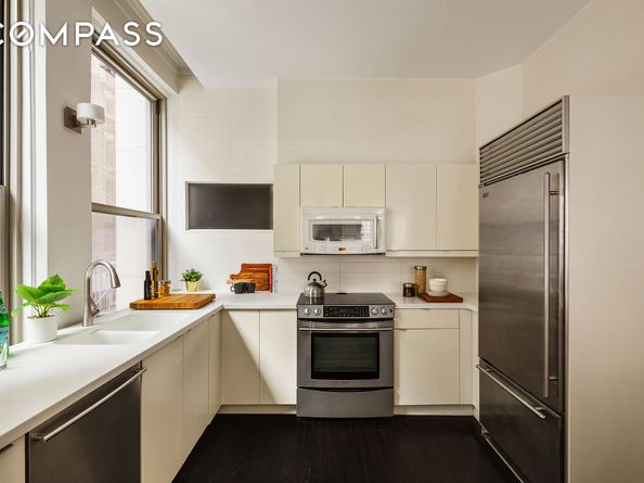 142 5th Avenue 2, New York NY 10011