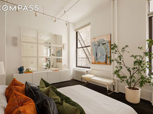 142 5th Avenue 2, New York NY 10011