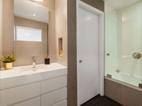 142 5th Avenue 2, New York NY 10011
