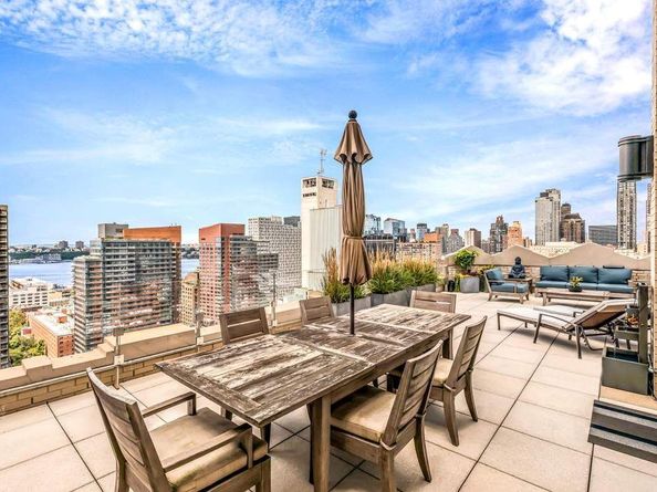 425 West 50th Street PHD, New York NY 10019