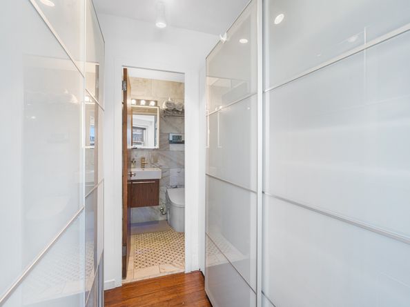 305 East 24th Street 20M, New York NY 10010