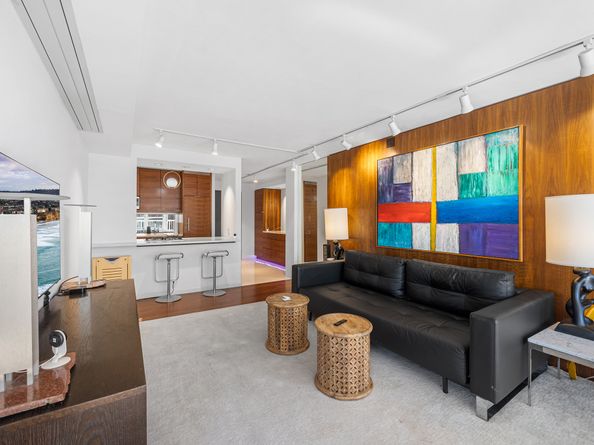 305 East 24th Street 20M, New York NY 10010