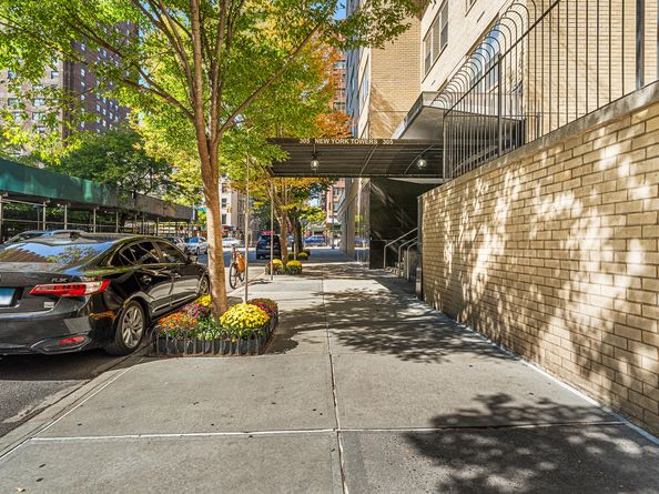 305 East 24th Street 20M, New York NY 10010