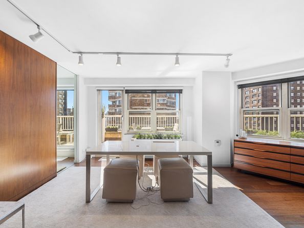 305 East 24th Street 20M, New York NY 10010