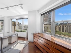 305 East 24th Street 20M, New York NY 10010