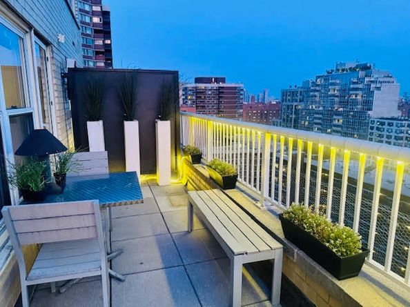 305 East 24th Street 20M, New York NY 10010