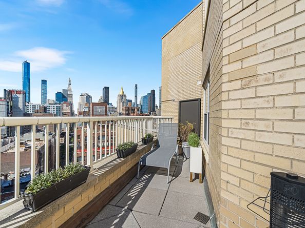 305 East 24th Street 20M, New York NY 10010