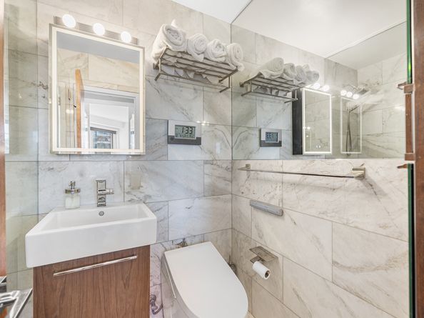 305 East 24th Street 20M, New York NY 10010