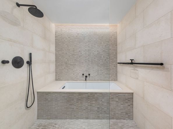 318 West 52nd Street PHA, New York NY 10019