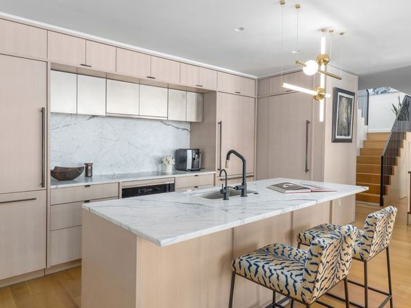 318 West 52nd Street PHA, New York NY 10019