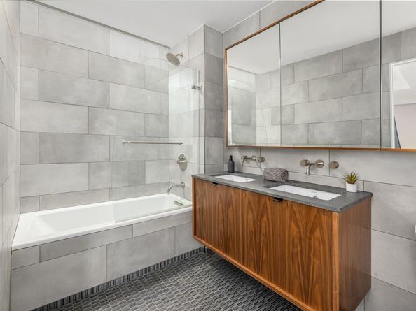 318 West 52nd Street PHA, New York NY 10019