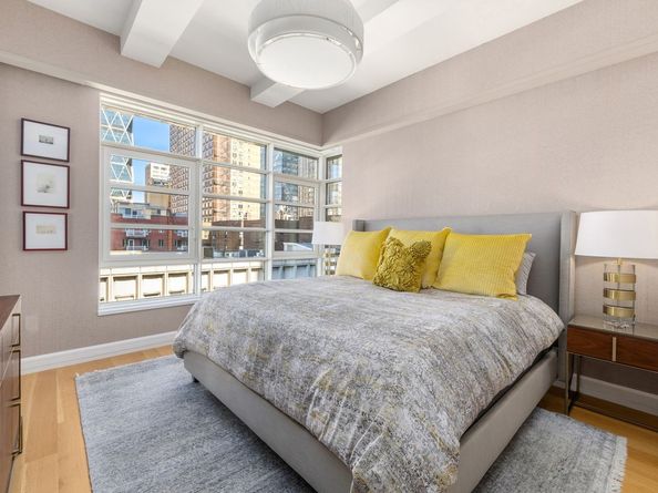 318 West 52nd Street PHA, New York NY 10019