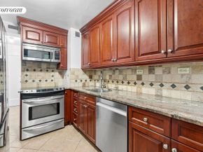 25 East 83rd Street 2E, New York NY 10028