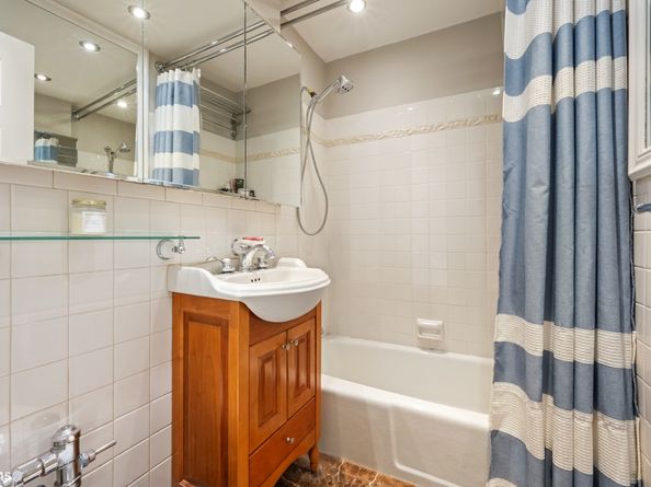 166 West 76th Street 1F, New York NY 10023