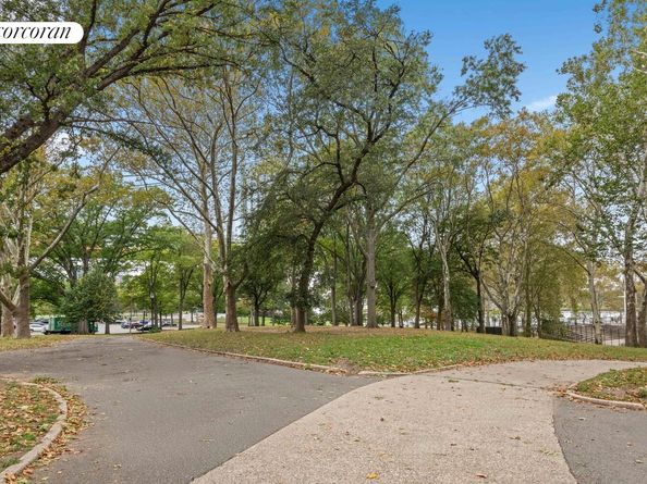19-19 24th Avenue R102, Queens NY 11102