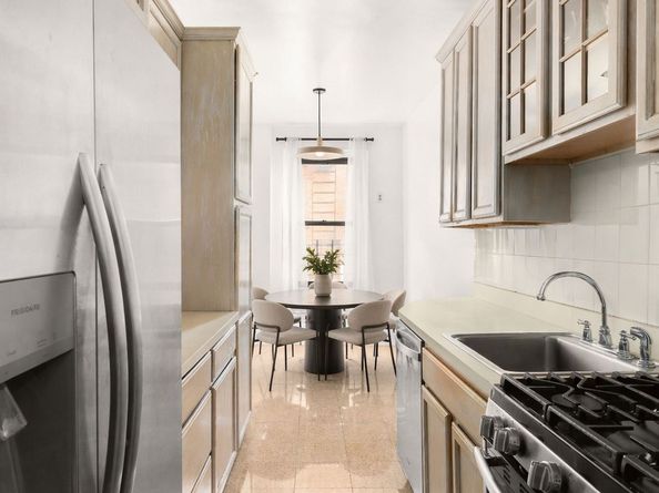 71 Ocean Parkway 4N, Brooklyn NY 11218