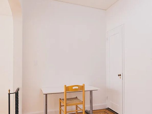 25 Minetta Lane 1F, New York NY 10012