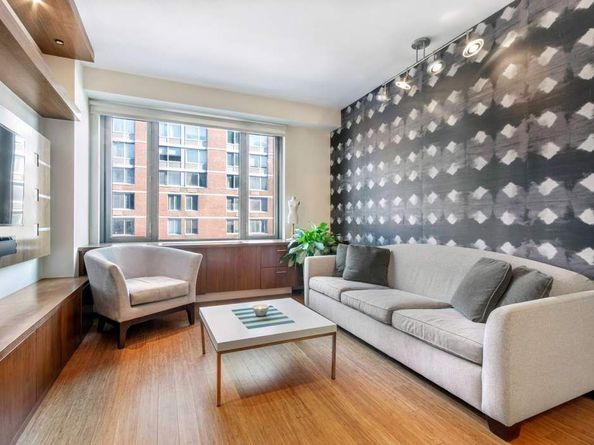 305 West 16th Street 3D, New York NY 10011