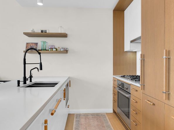 22-18 Jackson Avenue 608, Queens NY 11101