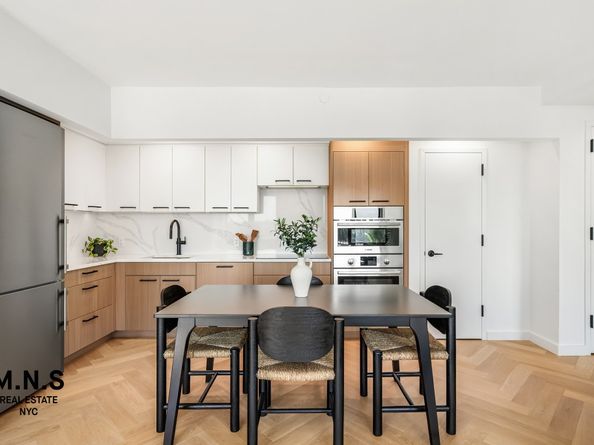 22-54 46th Street 703, Queens NY 11105