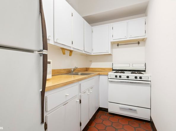 60 Pineapple Street 1F, Brooklyn NY 11201