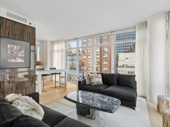 207 East 57th Street 19B, New York NY 10022