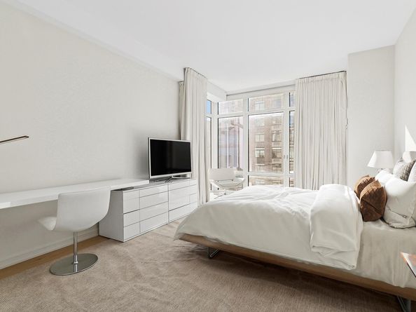 207 East 57th Street 19B, New York NY 10022