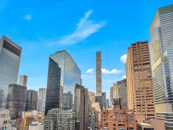 207 East 57th Street 19B, New York NY 10022