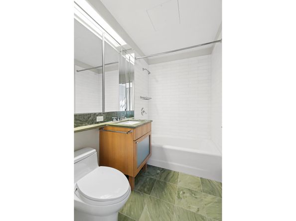 207 East 57th Street 19B, New York NY 10022