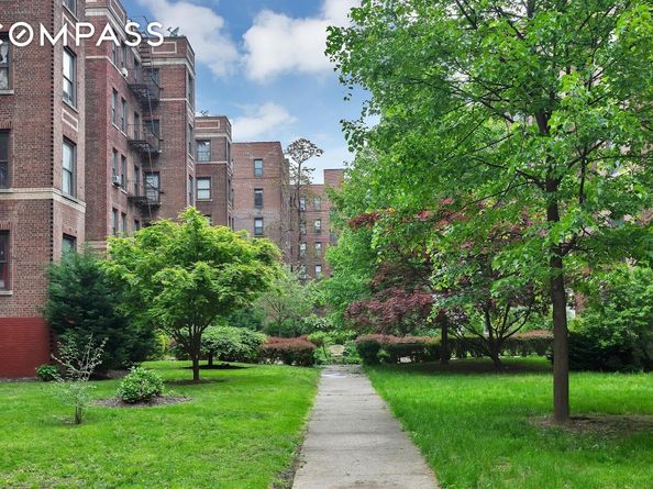 37-28 80th Street 32, Queens NY 11372