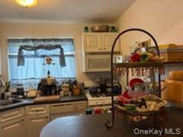 955 Fenwood Drive 1, Valley Stream NY 11580
