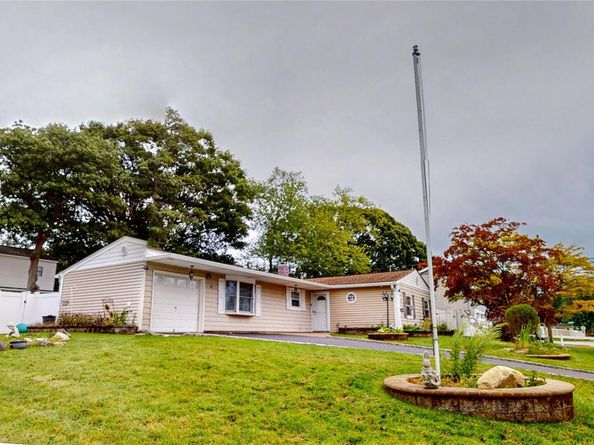 41 Campus Drive, Farmingville NY 11738