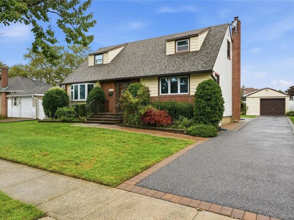 947 White Birch Lane, Wantagh NY 11793
