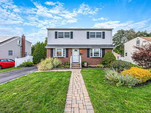 9 Cortelyou Street W, Huntington Station NY 11746