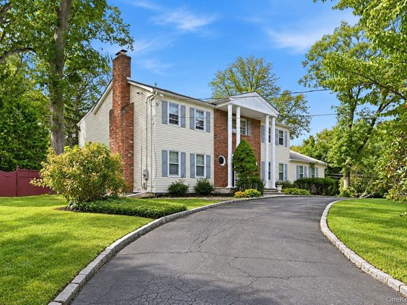 39 Orchard Court, Woodbury NY 11797