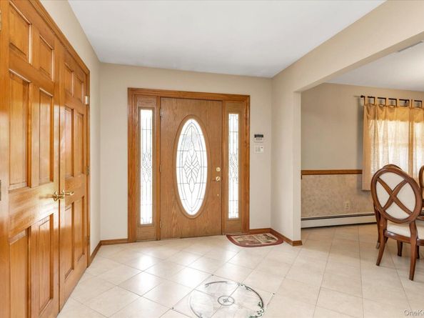 7 Freedom Court, Babylon NY 11702