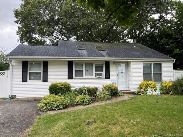 7 Squires Avenue, Port Jefferson Station NY 11776