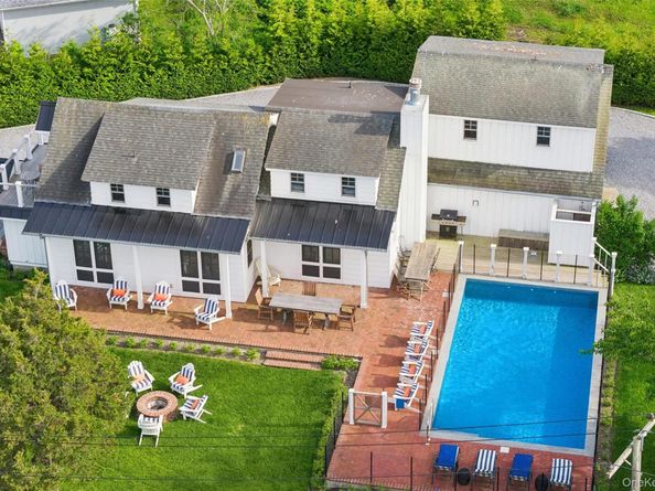 87 Foster Avenue, Hampton Bays NY 11946