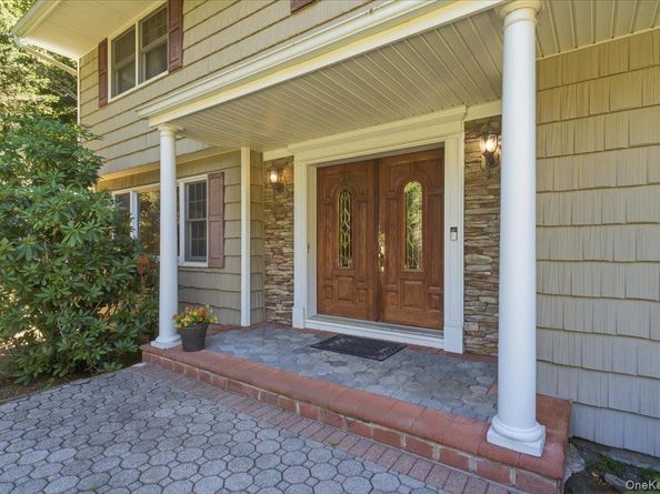 6 Redwood Drive, Dix Hills NY 11746