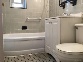 66-10 149 St 3F, Flushing NY 11367