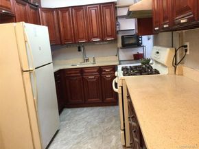 66-10 149 St 3F, Flushing NY 11367