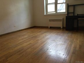 66-10 149 St 3F, Flushing NY 11367